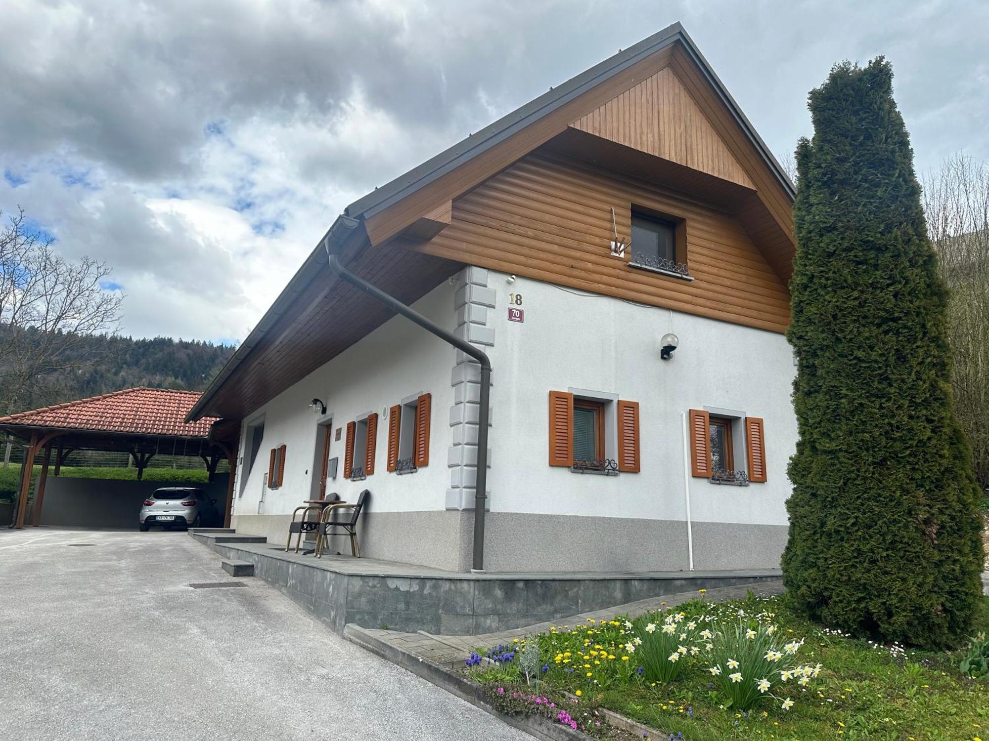 Domacija Vodnik & Apartments Cerklje na Gorenjskem Luaran gambar