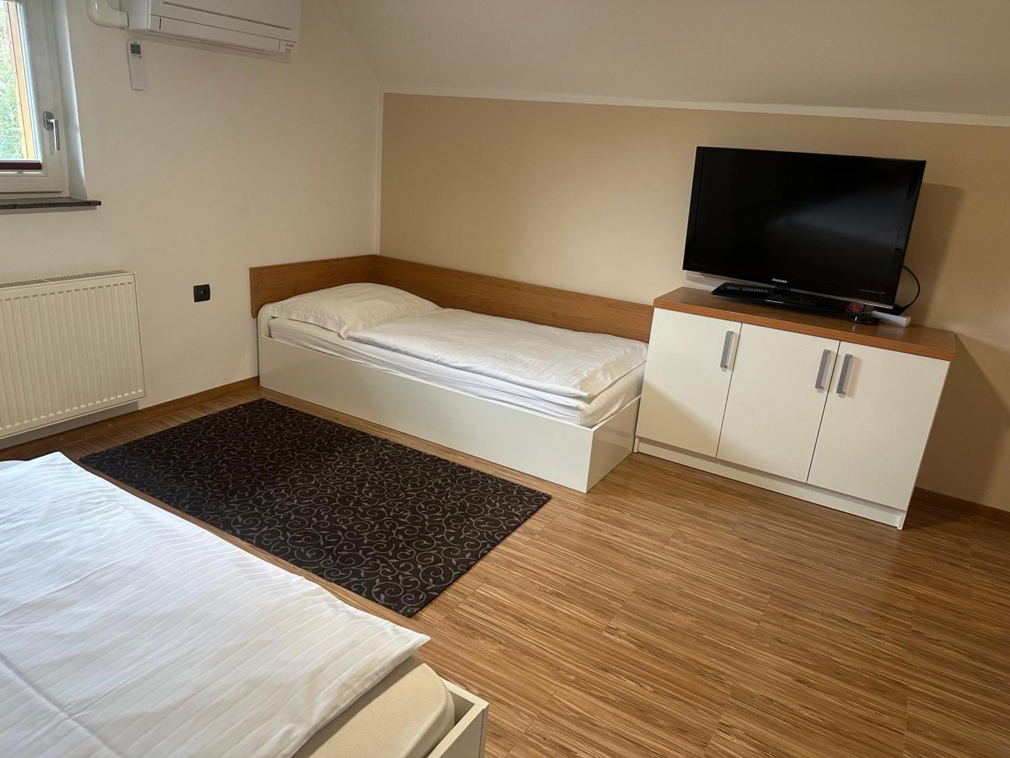 Domacija Vodnik & Apartments Cerklje na Gorenjskem Luaran gambar