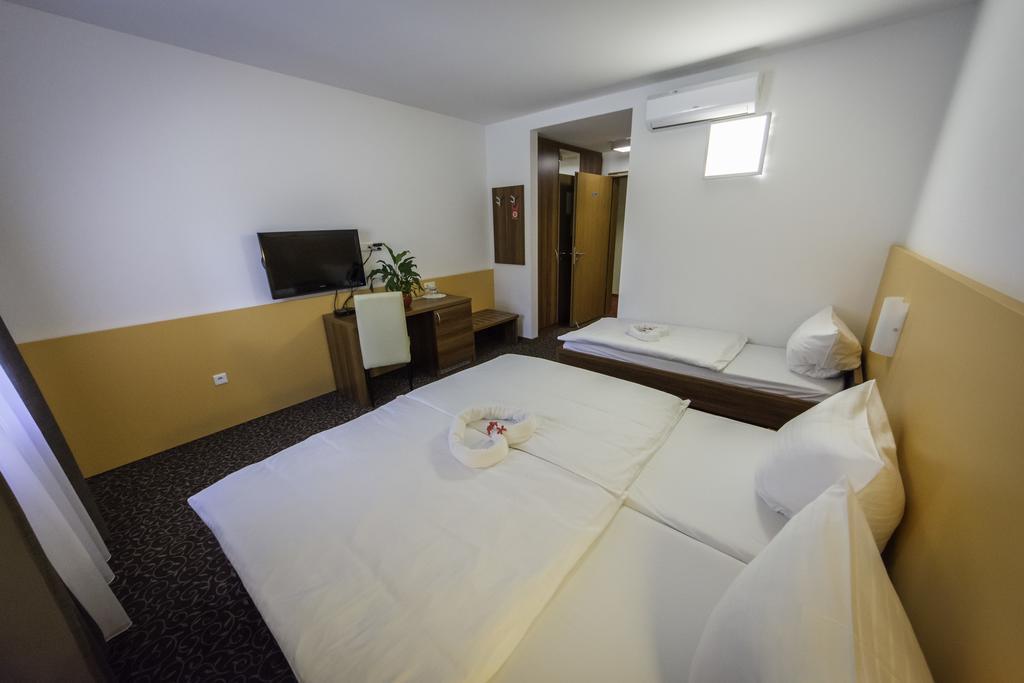 Domacija Vodnik & Apartments Cerklje na Gorenjskem Luaran gambar