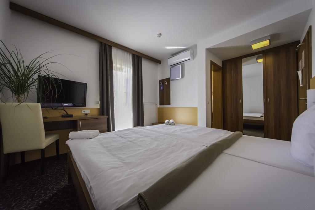 Domacija Vodnik & Apartments Cerklje na Gorenjskem Luaran gambar