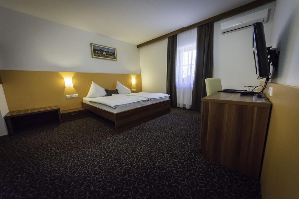 Domacija Vodnik & Apartments Cerklje na Gorenjskem Luaran gambar
