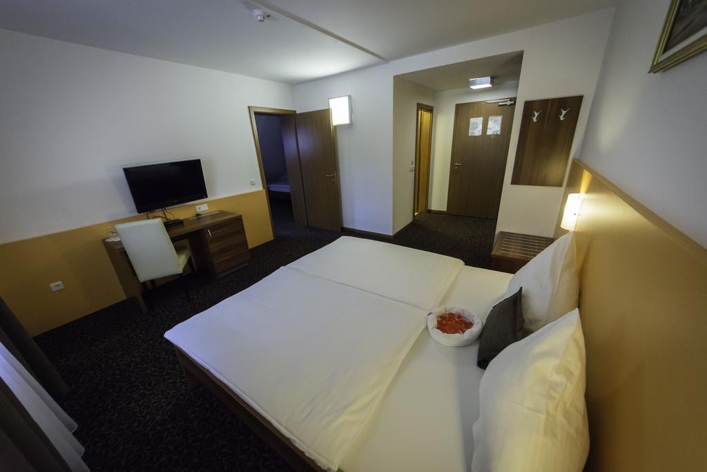 Domacija Vodnik & Apartments Cerklje na Gorenjskem Luaran gambar