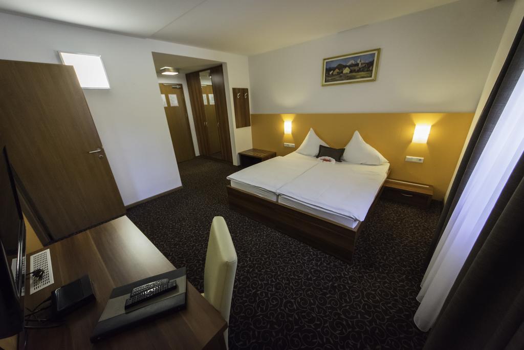 Domacija Vodnik & Apartments Cerklje na Gorenjskem Luaran gambar